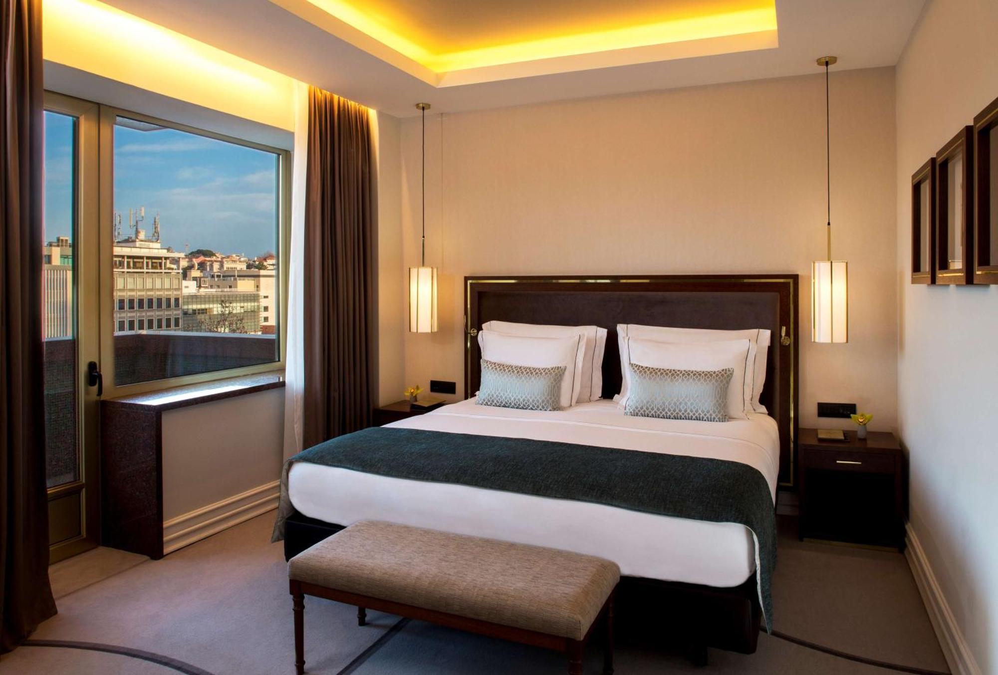 ทิโวลี อเวนิดา ลิเบร์ดาช - เดอะ ลีดดิ้ง โฮเทล ออฟ เดอะ เวิลด์ Hotel ลิสบอน ภายนอก รูปภาพ A bedroom at the Four Seasons Hotel, London